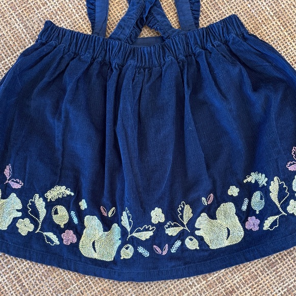 Mini Boden Navy Pinafore Skirt Dress with Embroidered Squirrel 🐿️ Details 5/6 - Picture 6 of 7